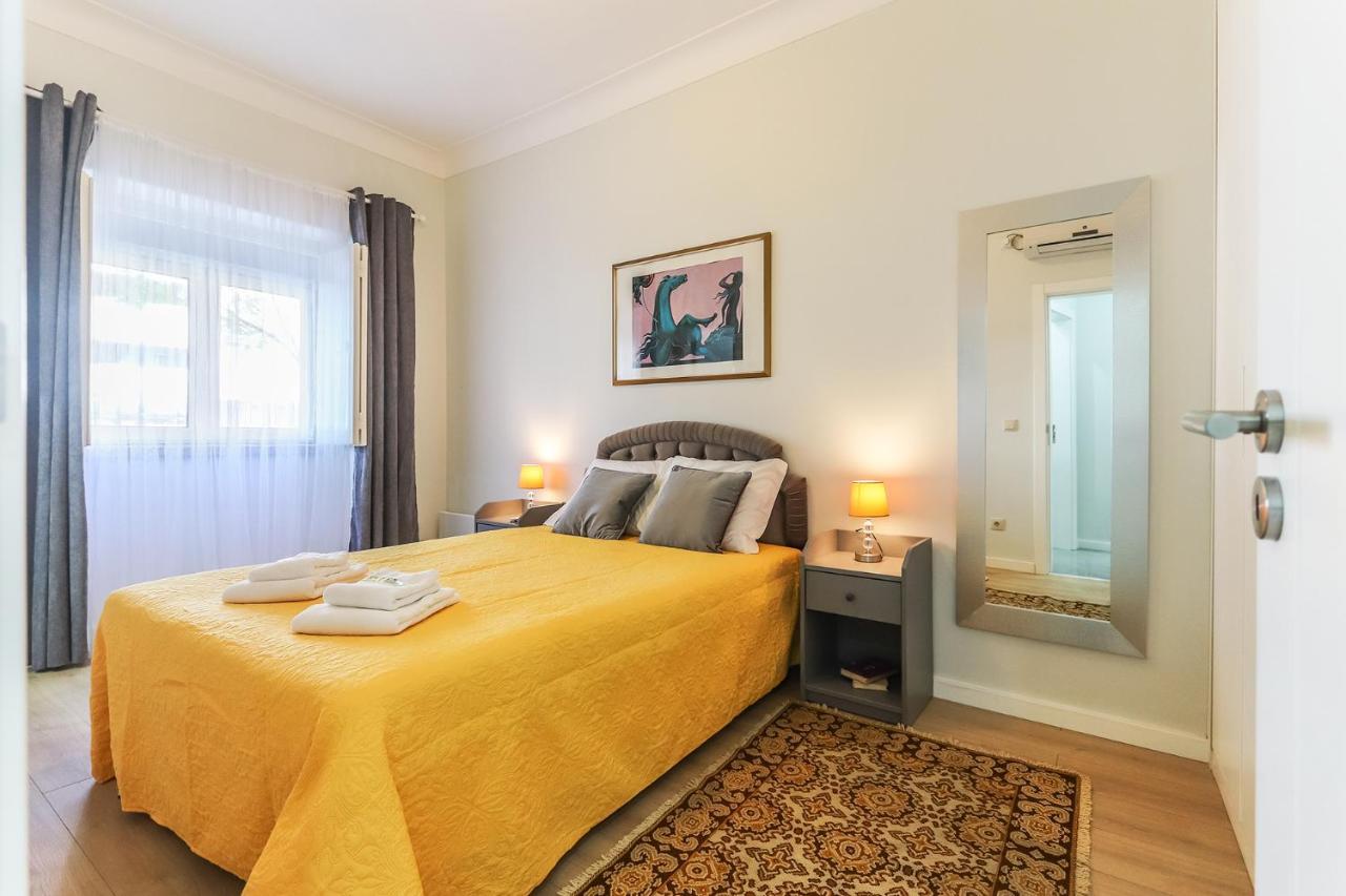 Vita Portucale ! Moscavide Casa Branca W/ Terrace Lisboa Exteriör bild